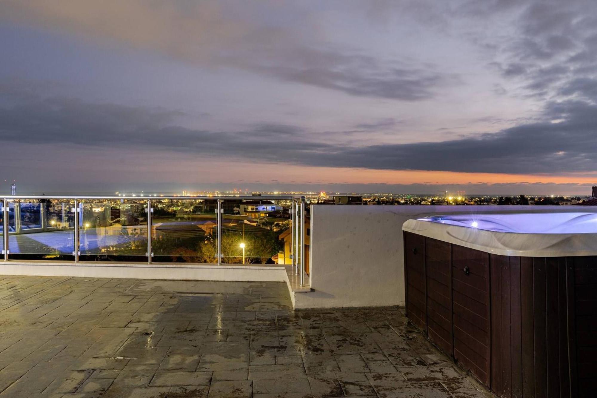 Apartmán Penthouse Great View Hydromassage Penthouse Hottub Lemesos Exteriér fotografie
